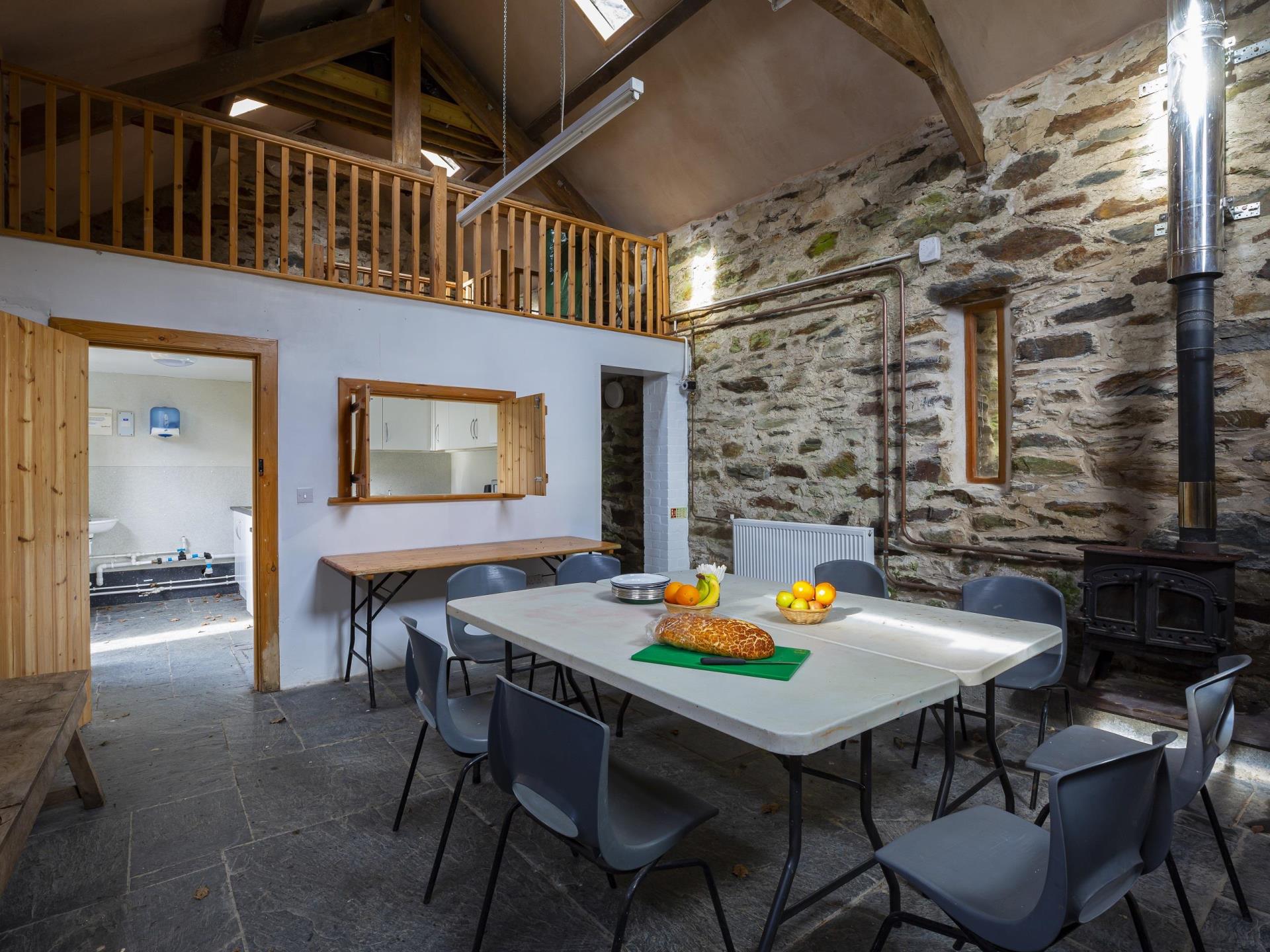 Beudy'r Gelli Bothy dining area