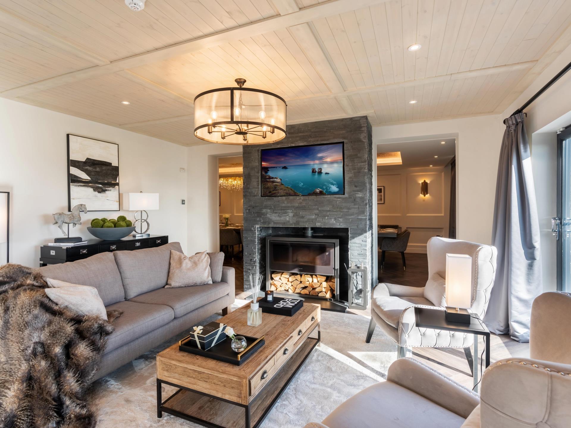 Upstairs Lounge 