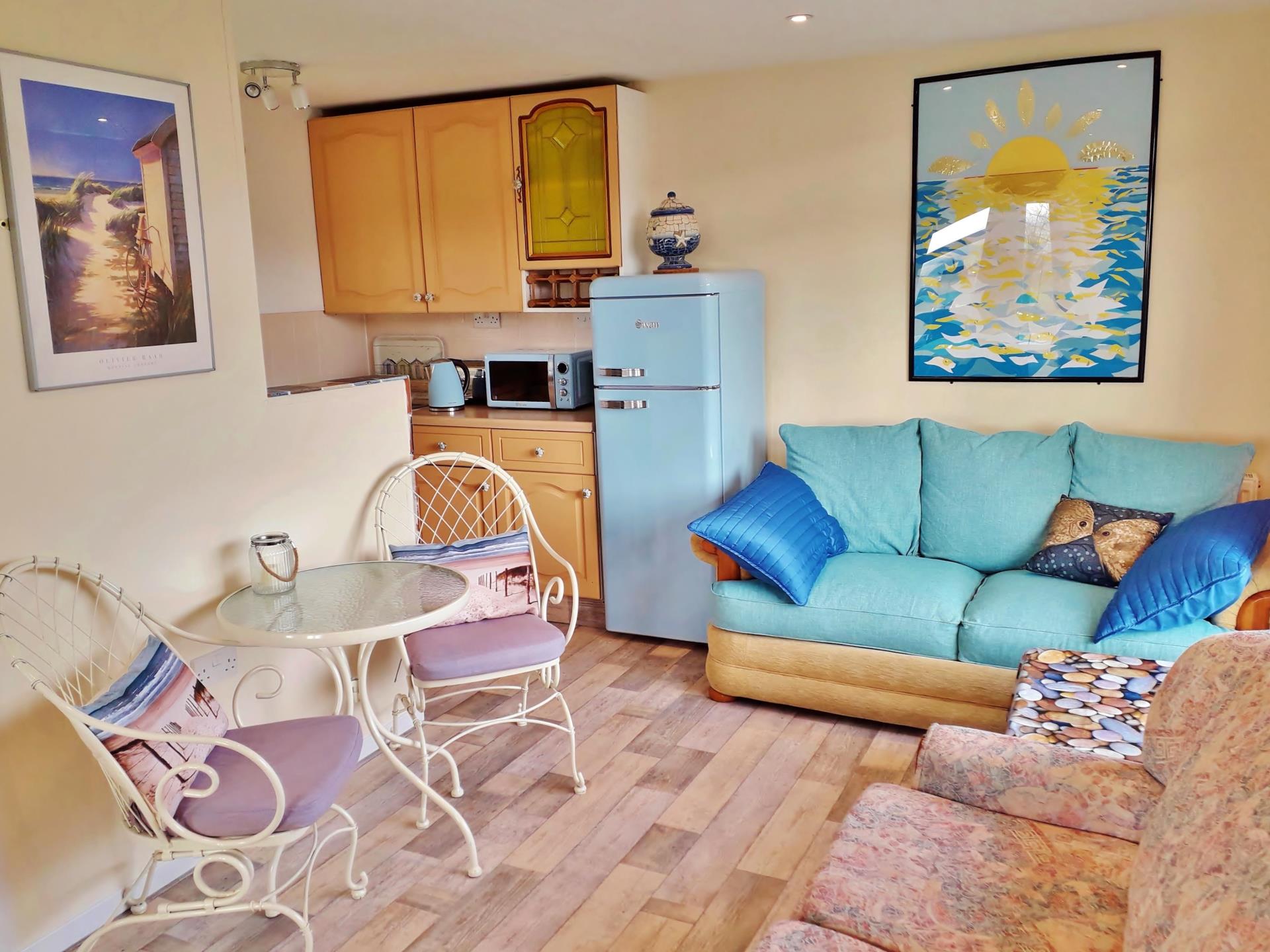 Kitchen, Dining & Lounge Areas