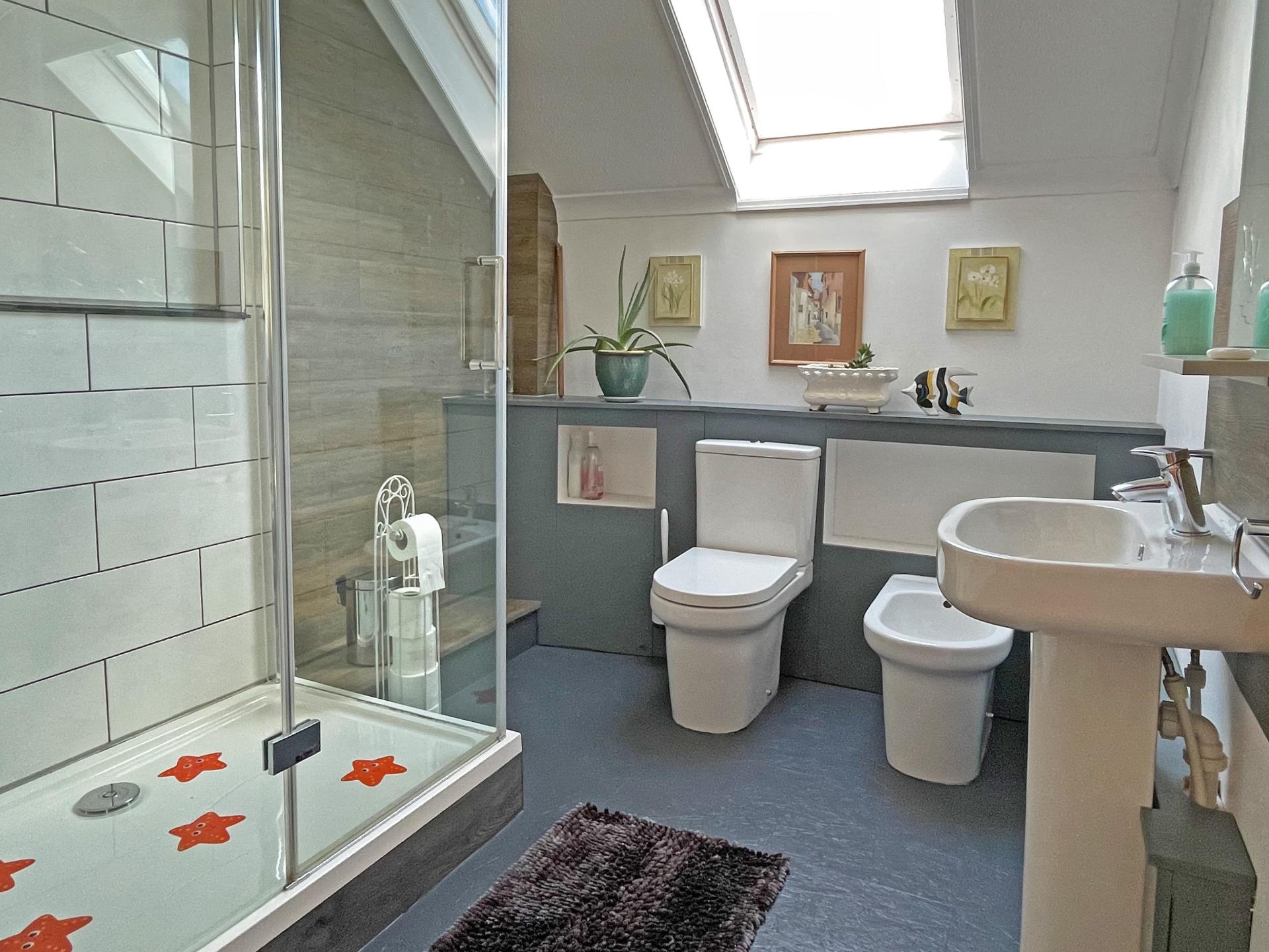 Ensuite facilities to bedroom