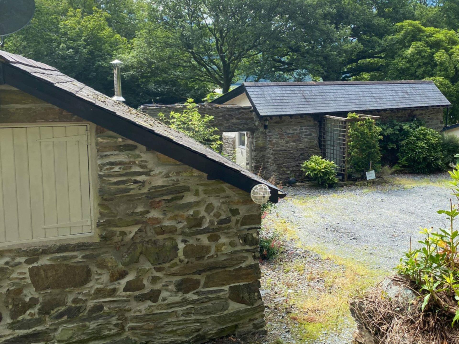 Coedmor Cottage and Coedmor Barn