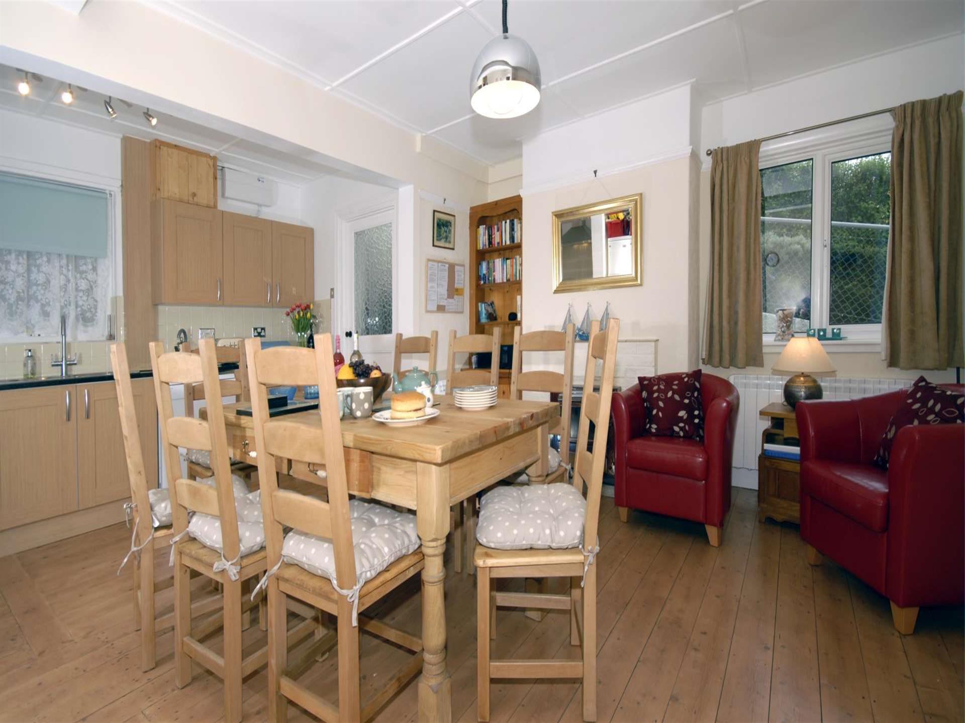 Cardigan Bay self-catering family home with open p