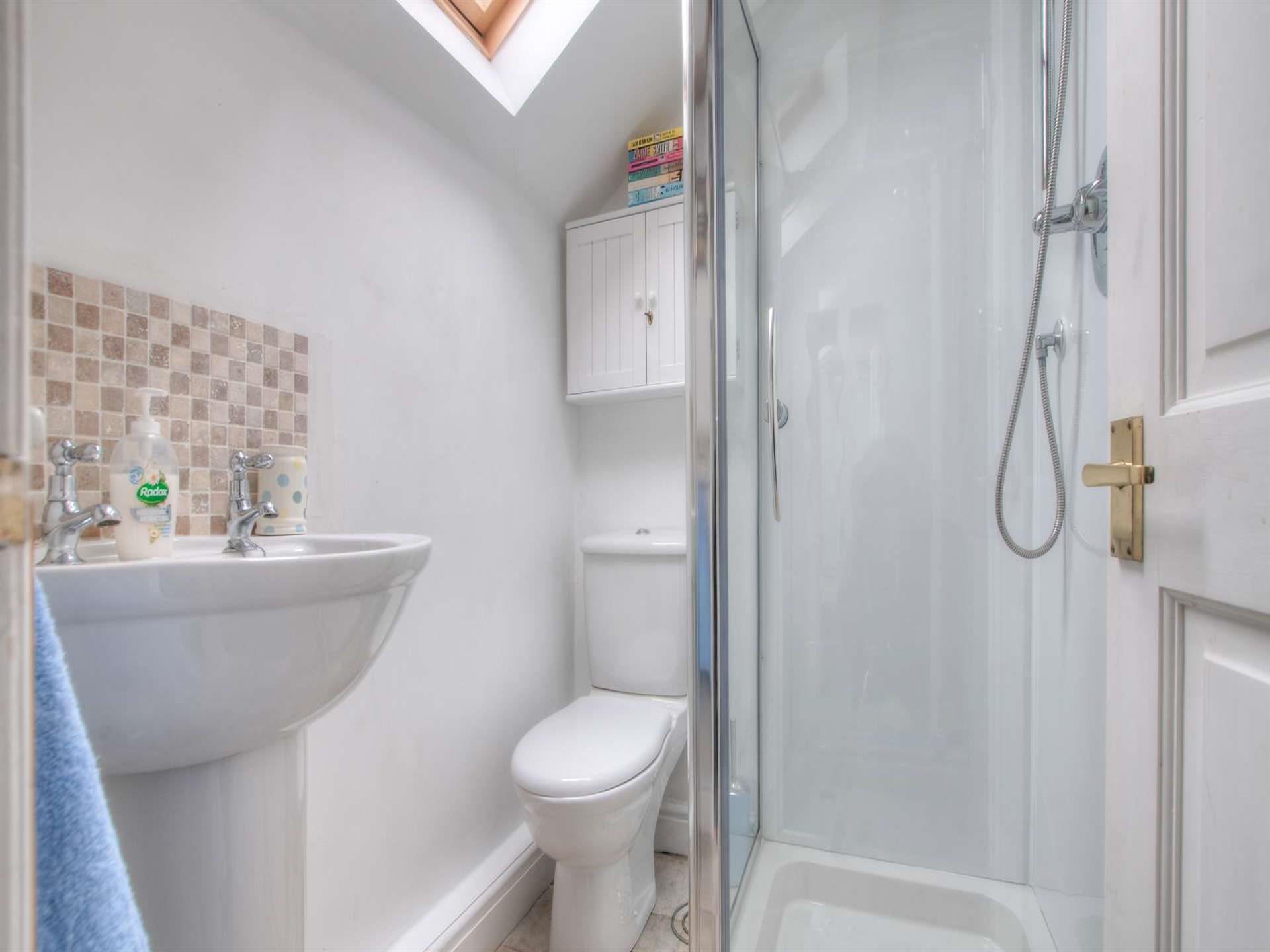 Laugharne holiday cottage - shower room