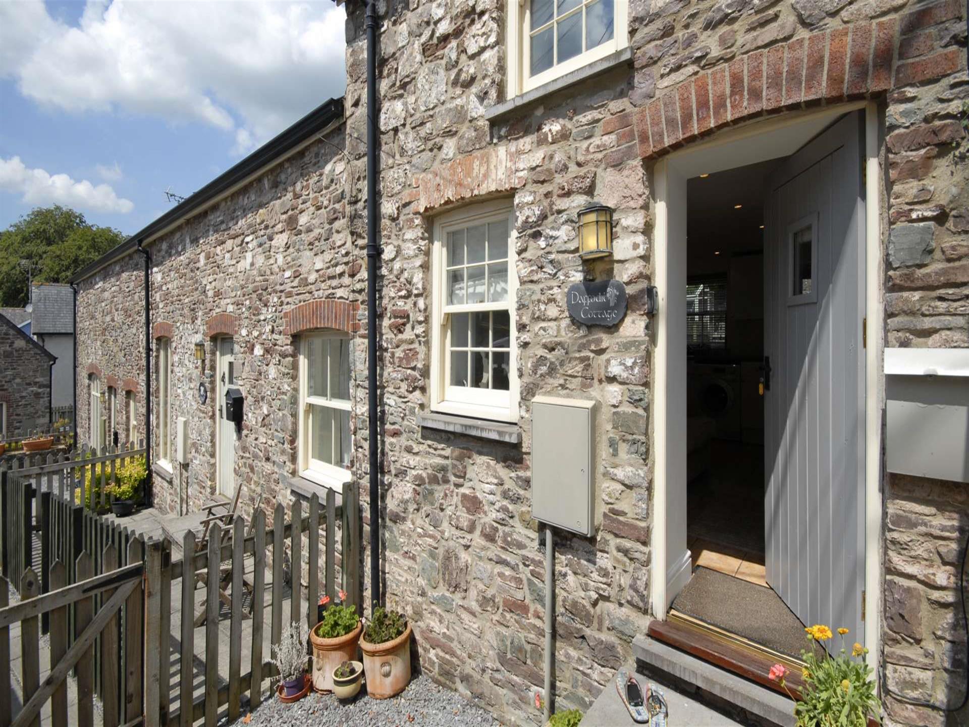Laugharne - cosy holiday cottage for two - pets we