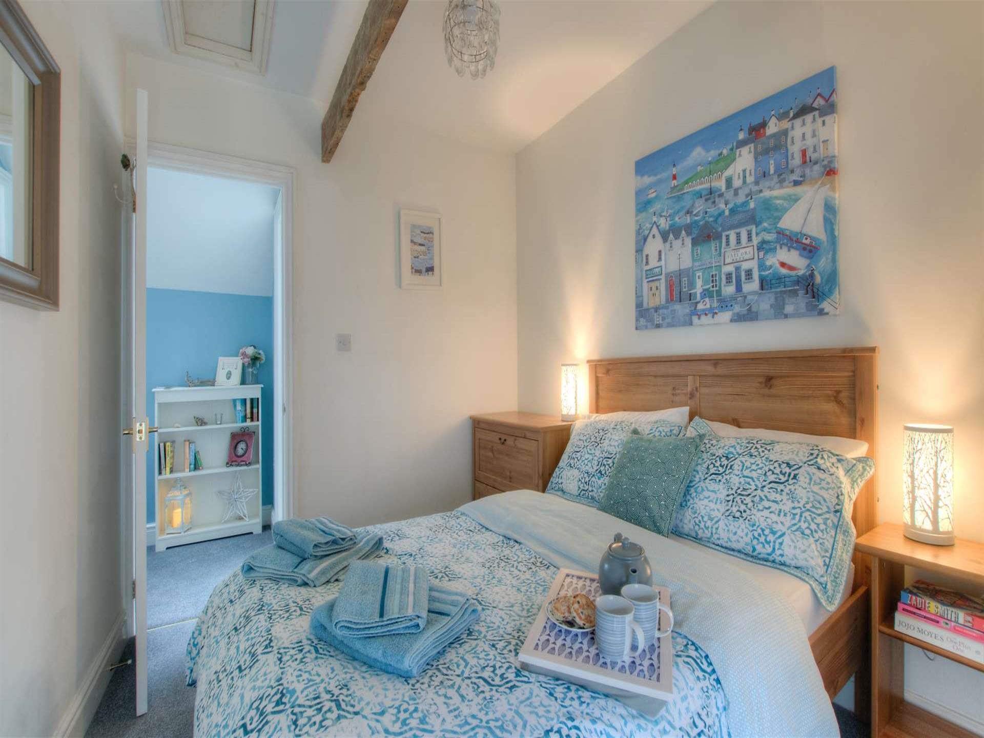 Laugharne holiday home sleeps 2 - double bedroom