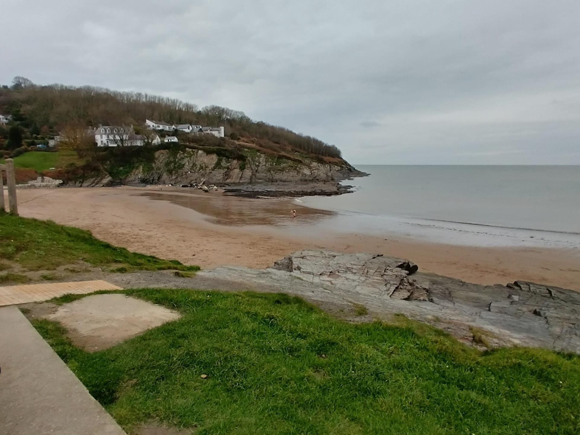 Beach 5 minutes easy walk 