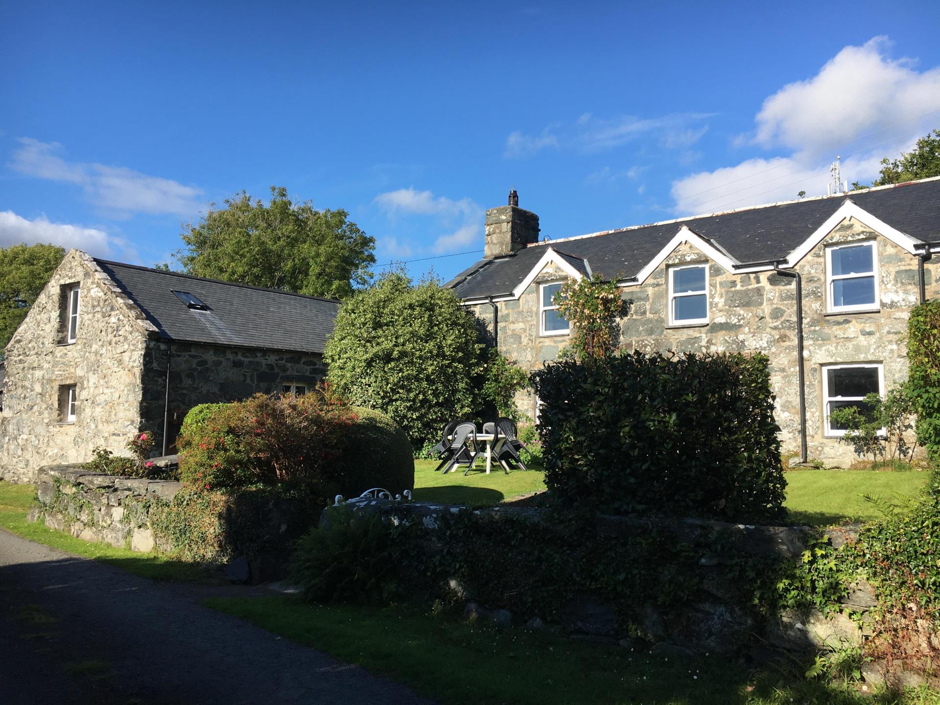 Talwrn Bach Farmhouse and Stable cottage