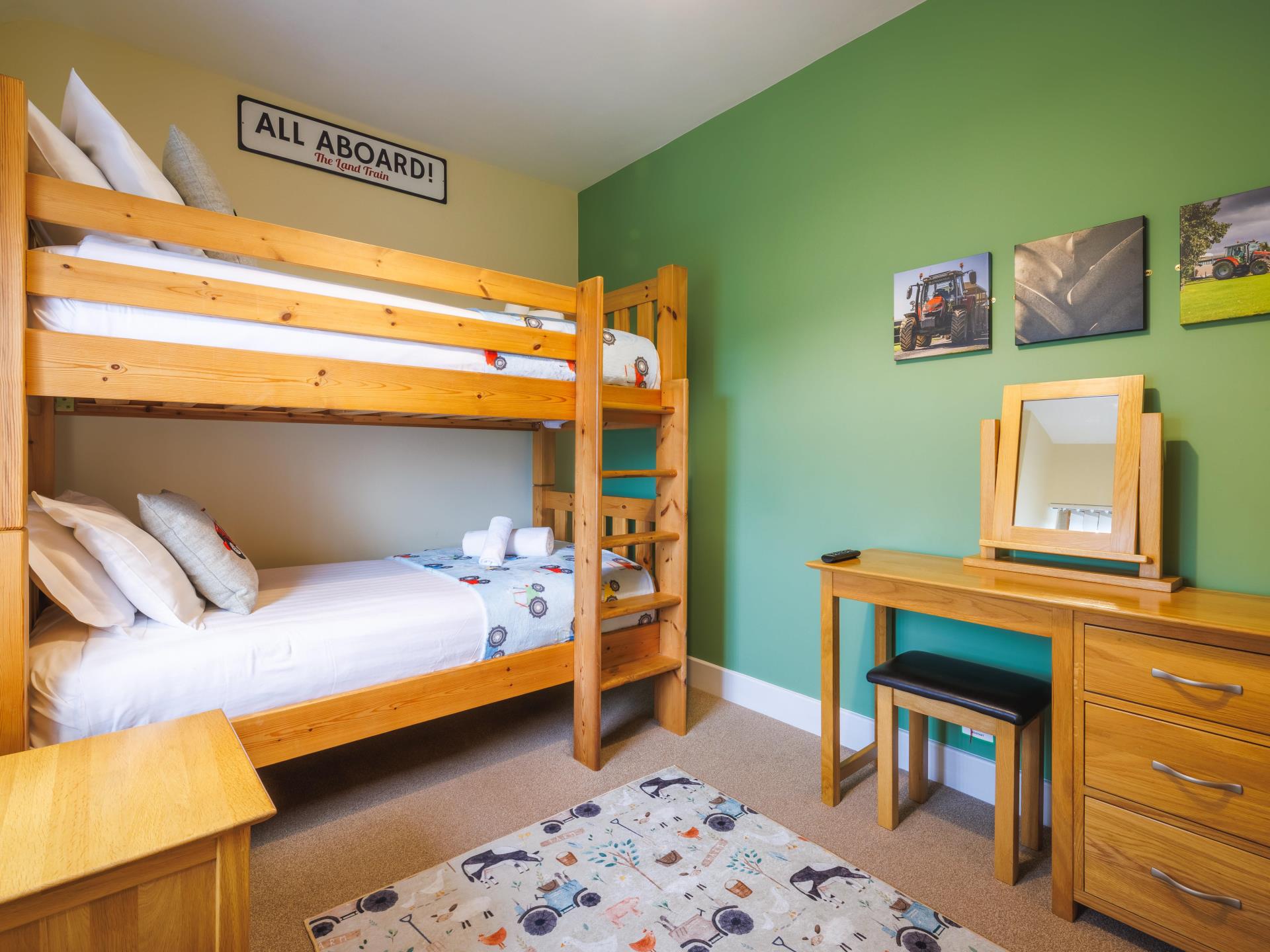 Second floor twin bedroom with bunks at Folly View
