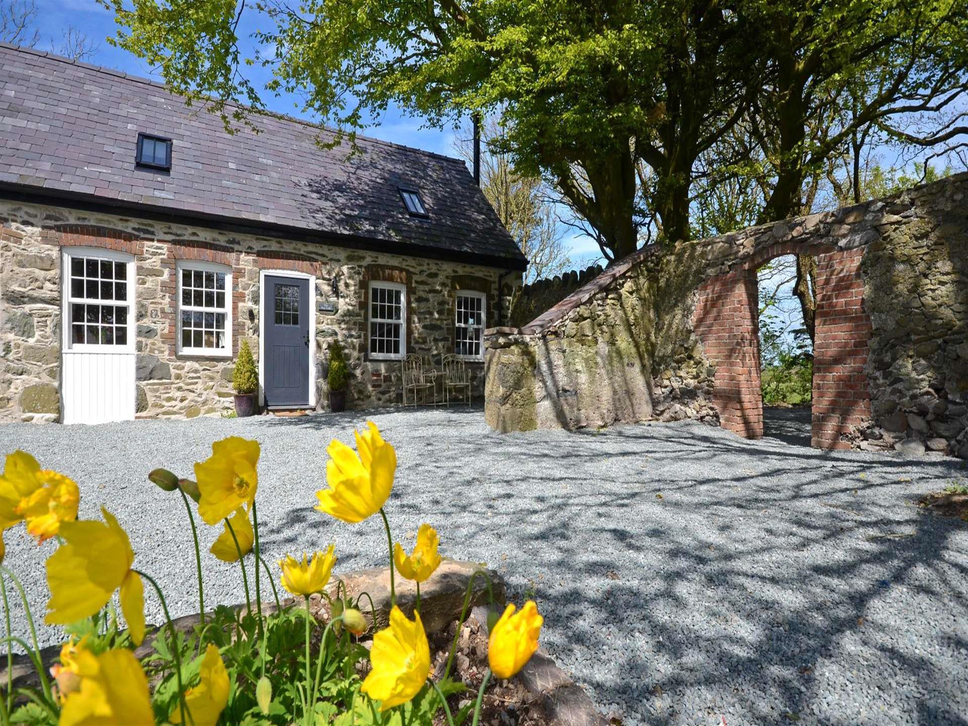 Hayloft Plas Rhosneigr Visitwales