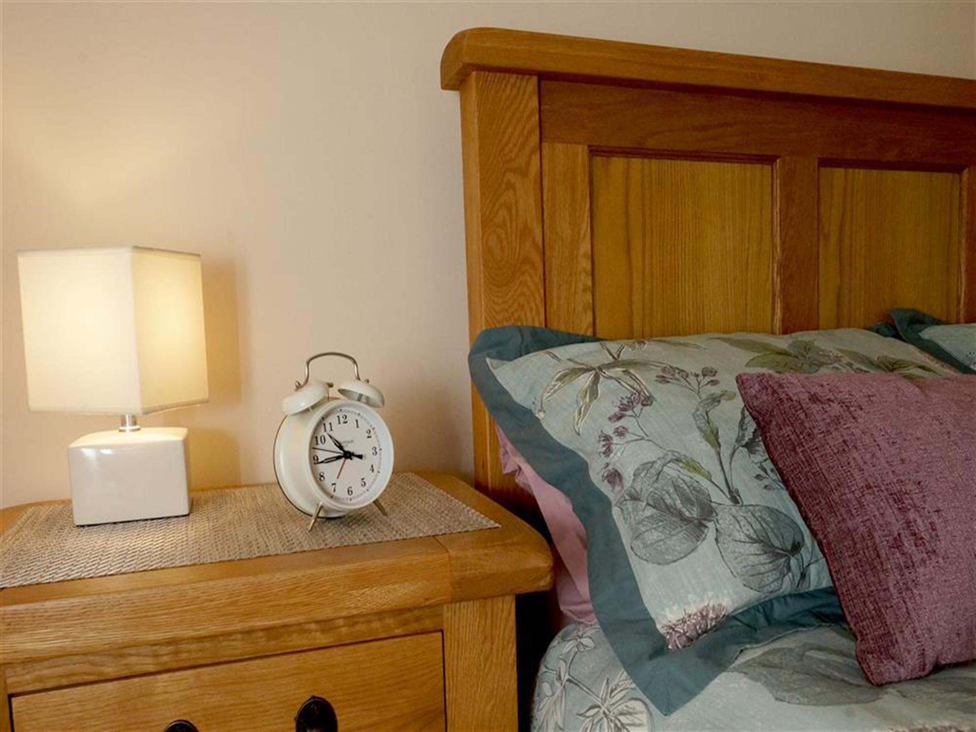 Ysgubor-Uchaf-bedside-table-17