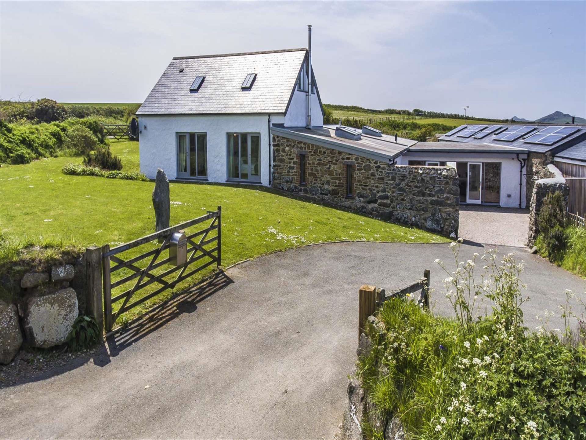 Joyful House Ty Llawen Visitwales