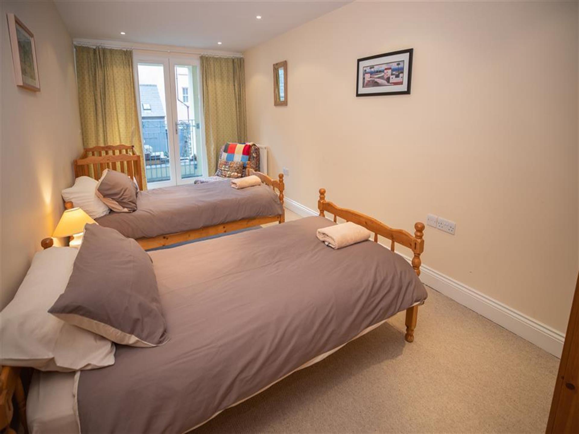 Cobourg House 5, Twin Bedroom 