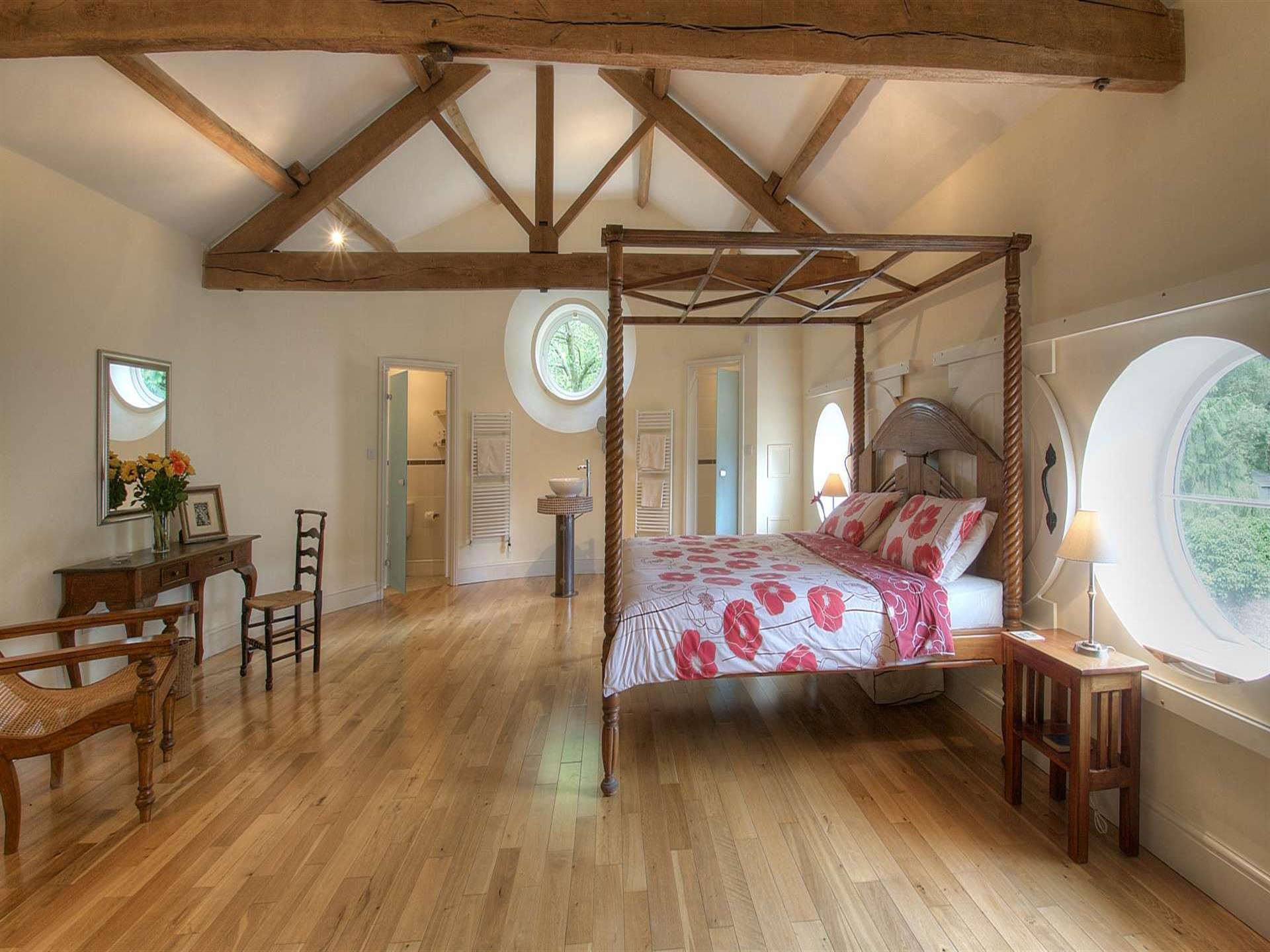 Luxury holiday cottage mid Wales - bedroom