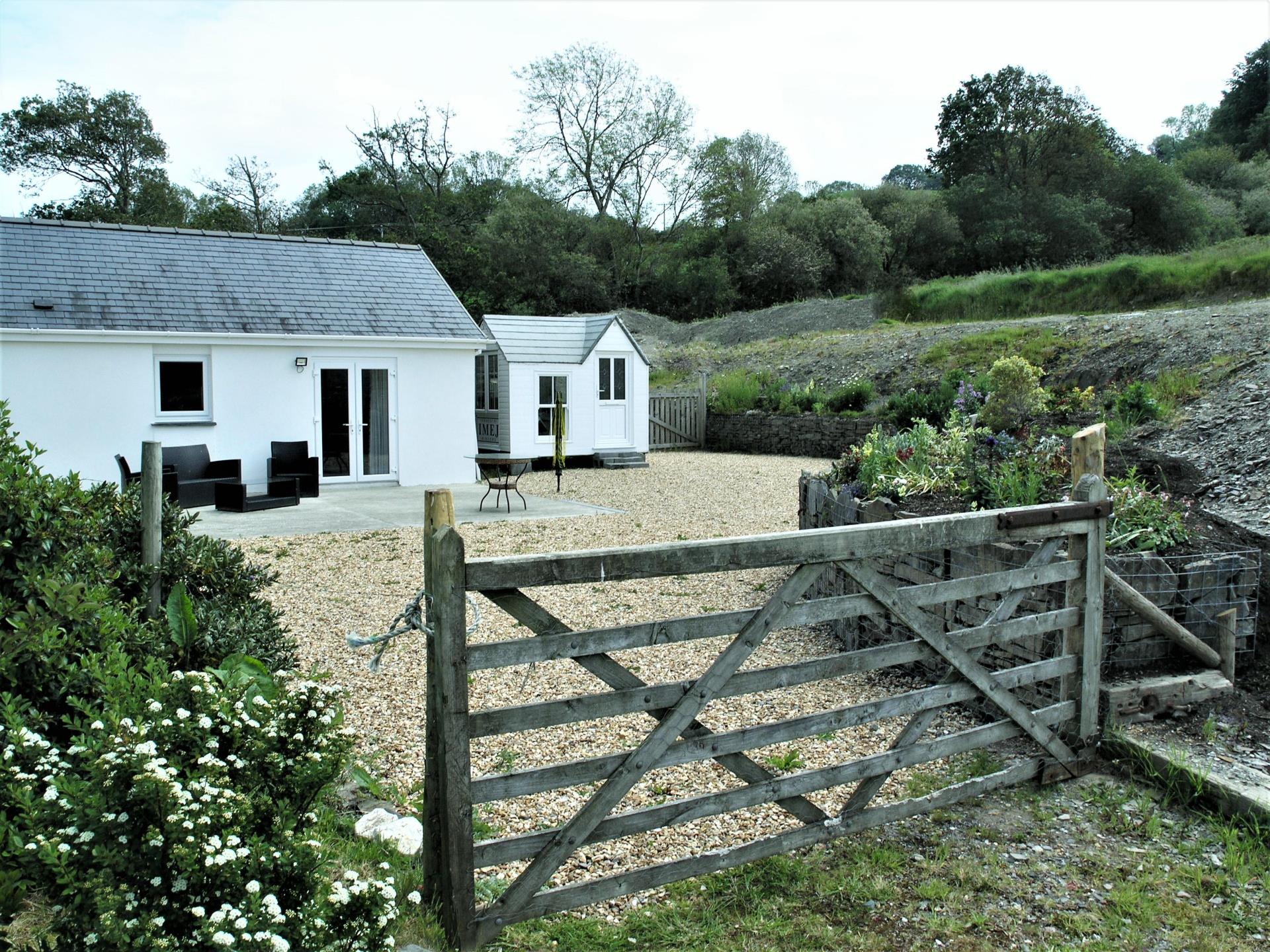 Rear of Celyn Cottage leading to meadow