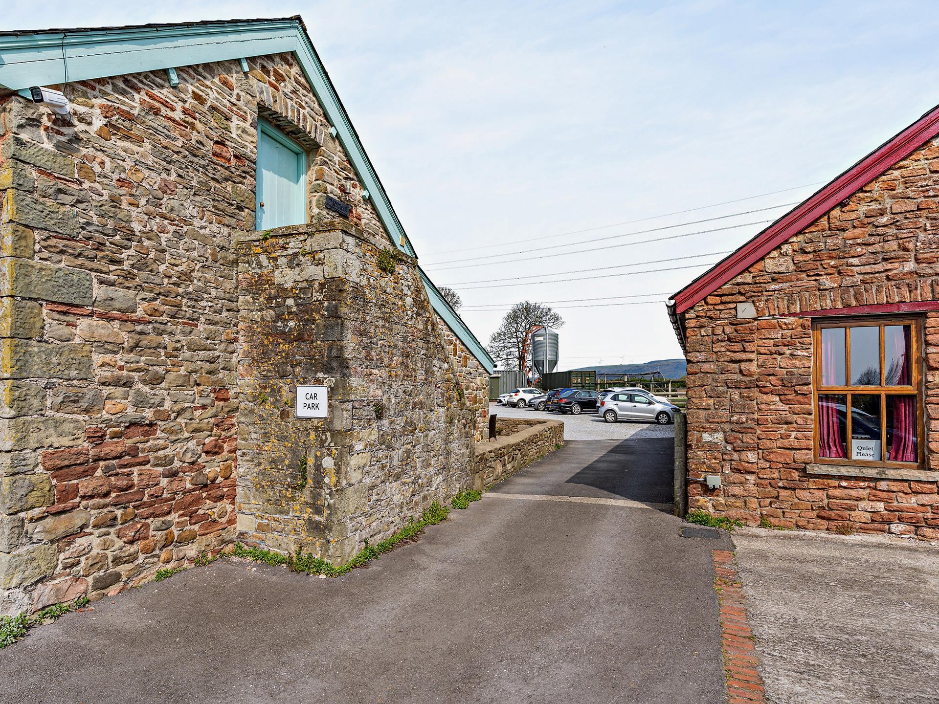 Tyn Cellar Holiday Cottages Parking