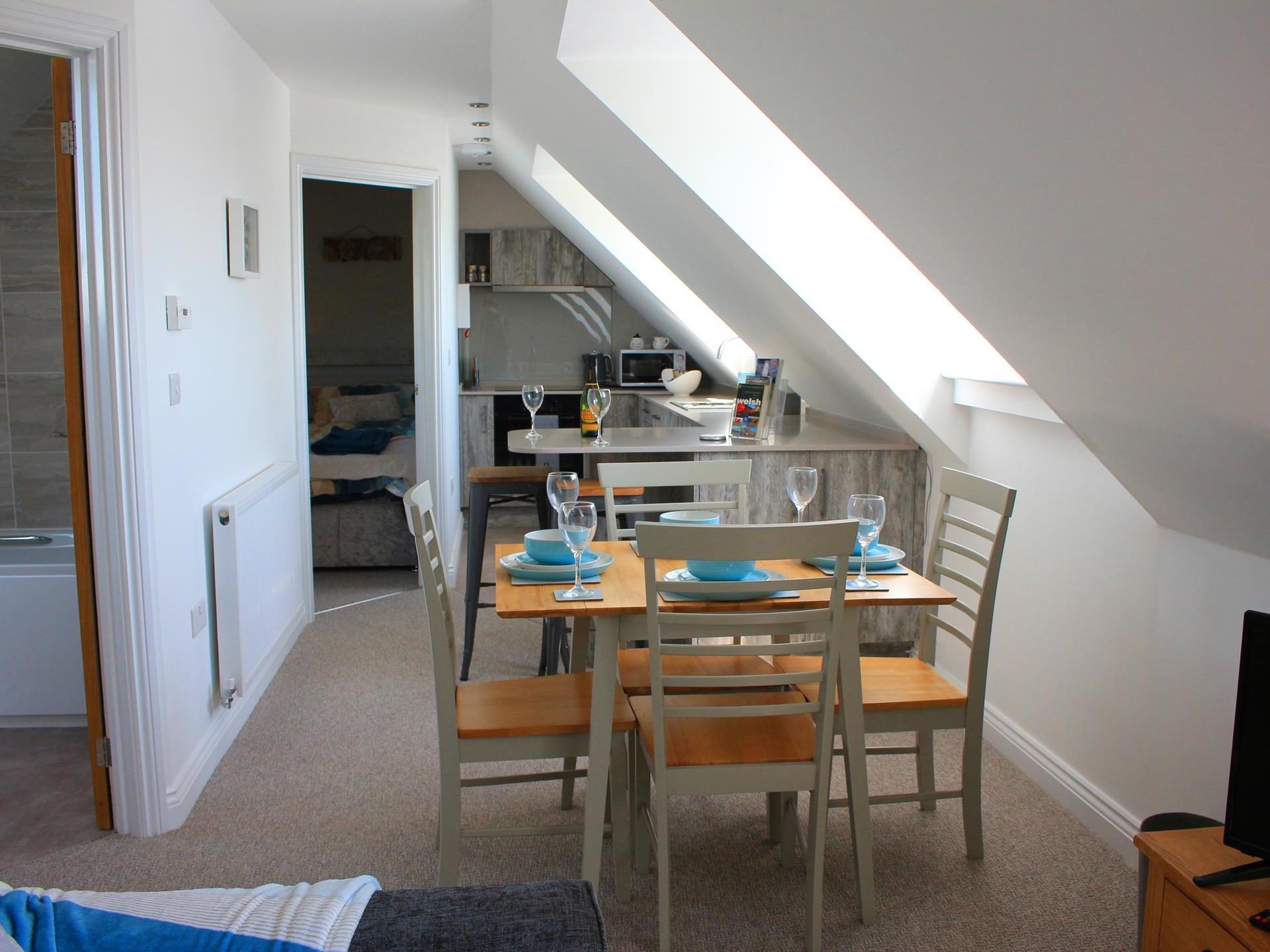 Dining area throught o Kitchen and top bedroom