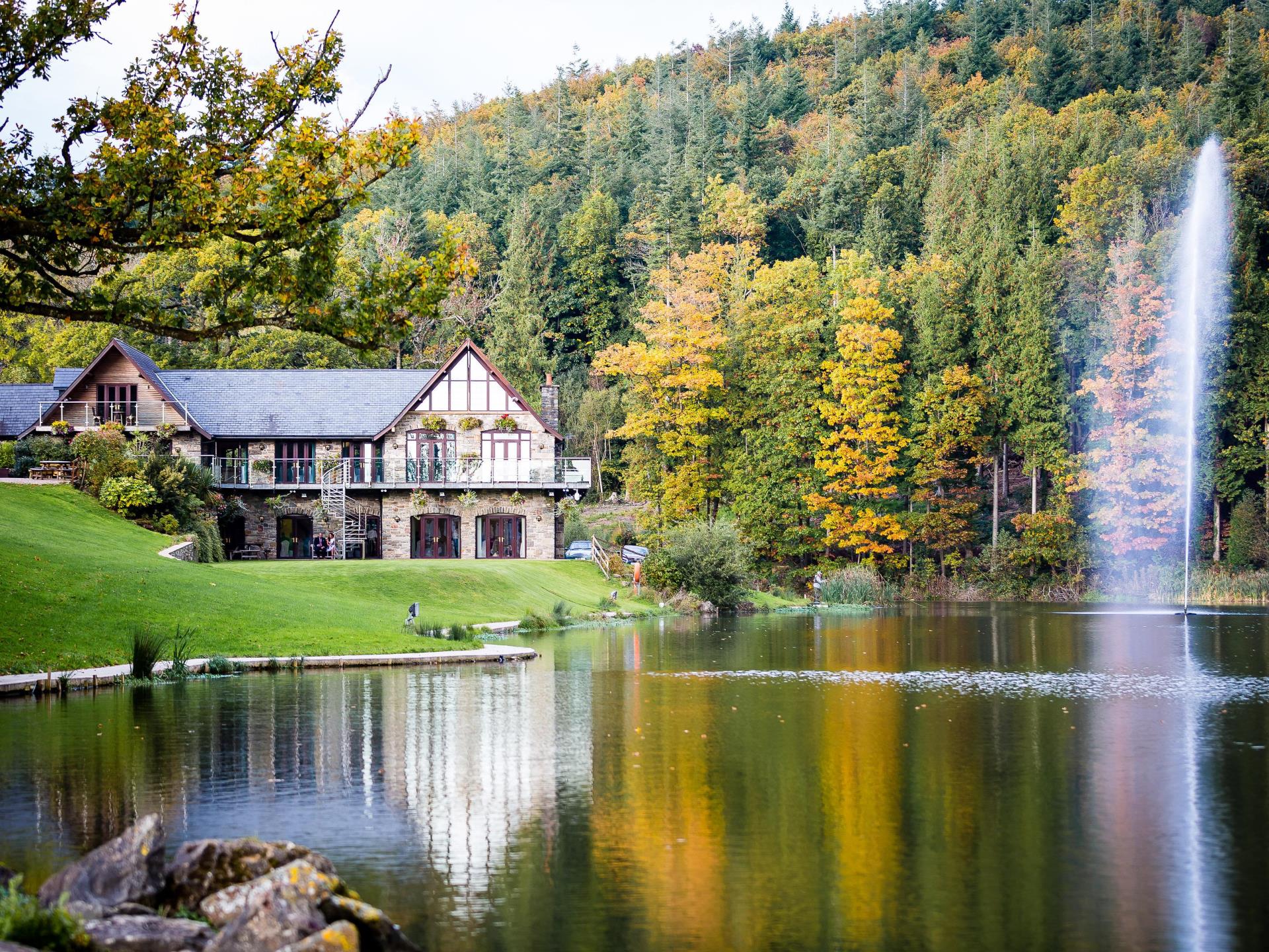 Canada Lodge and Lake