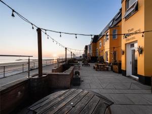 Promenade terrace area