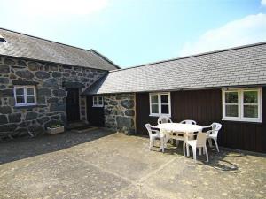 4058 - Stable Cottage near Harlech