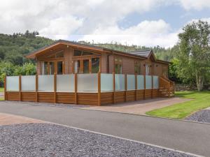 Llyn Dinas Luxury Lodge at Hendre Rhys Gethin