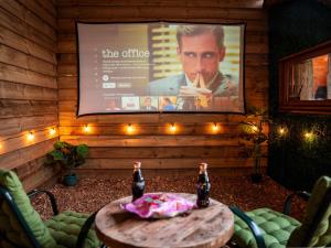 Glamping with cinema in Wales