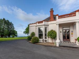 Mansion House Llansteffan