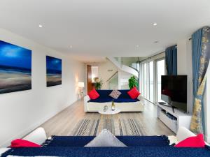 Lounge overlooking Swansea Bay 
