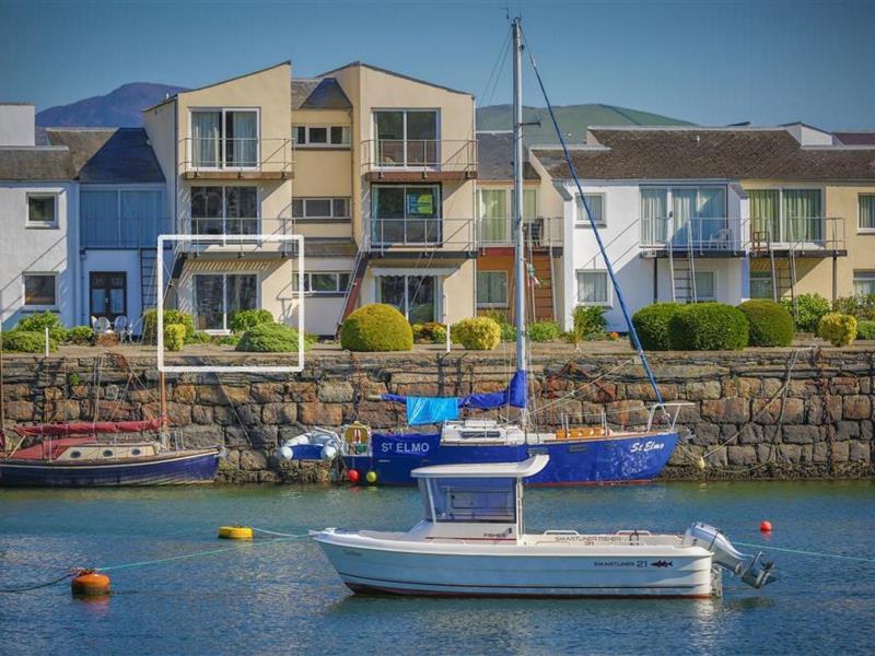 1034 Flat w/Harbour Views, Porthmadog VisitWales