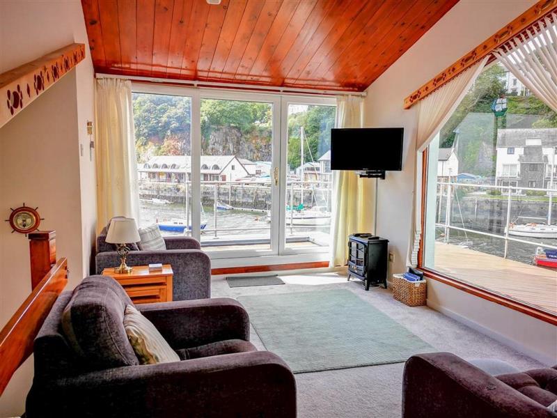 1031 Island Views, Porthmadog VisitWales