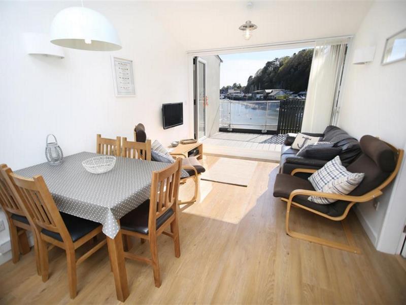 1055 Sailing Home, Porthmadog VisitWales